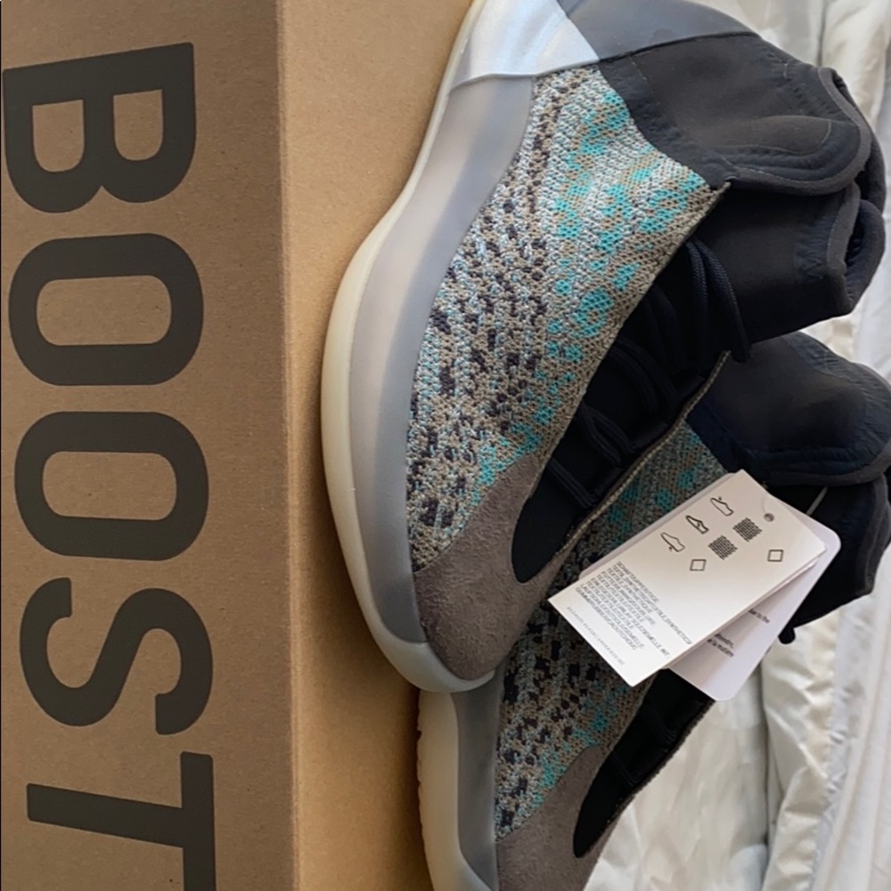 New in box YZY QNTM